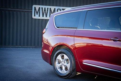 2017 Chrysler Pacifica Touring-L