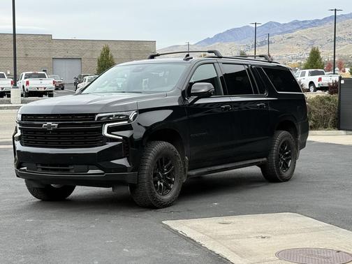 2023 Chevrolet Suburban RST