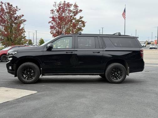2023 Chevrolet Suburban RST