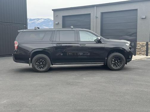 2023 Chevrolet Suburban RST