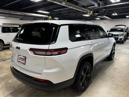 2025 Jeep Grand Cherokee L Laredo