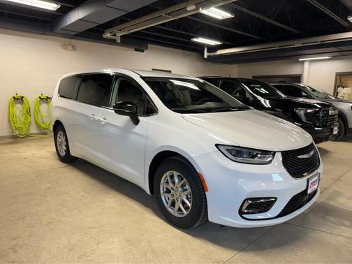 2024 Chrysler Pacifica Touring-L