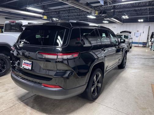 2022 Jeep Grand Cherokee L Laredo