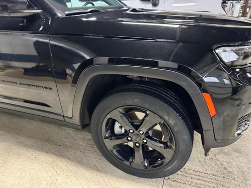 2022 Jeep Grand Cherokee L Laredo
