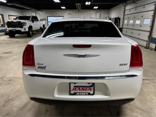 2015 Chrysler 300 Limited