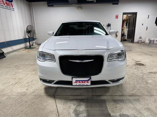 2015 Chrysler 300 Limited