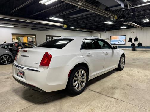 2015 Chrysler 300 Limited