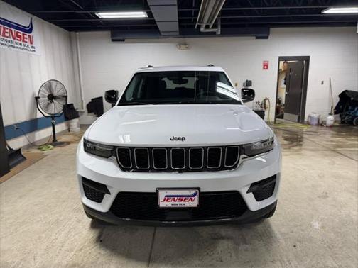 2023 Jeep Grand Cherokee Laredo 4x4