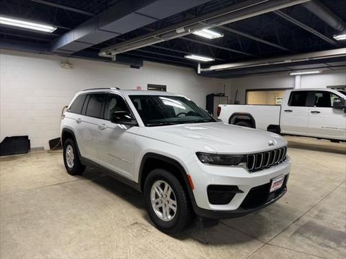 2023 Jeep Grand Cherokee Laredo 4x4
