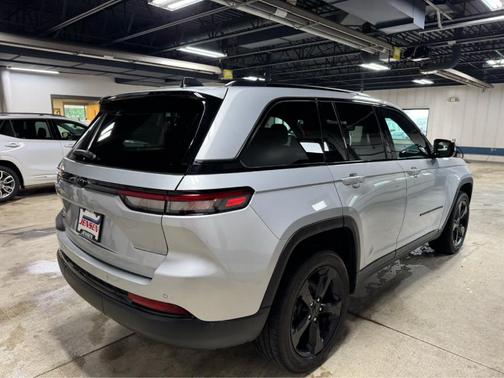 2024 Jeep Grand Cherokee Laredo