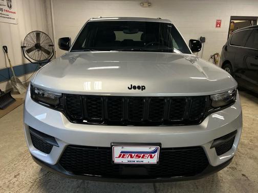 2024 Jeep Grand Cherokee Laredo