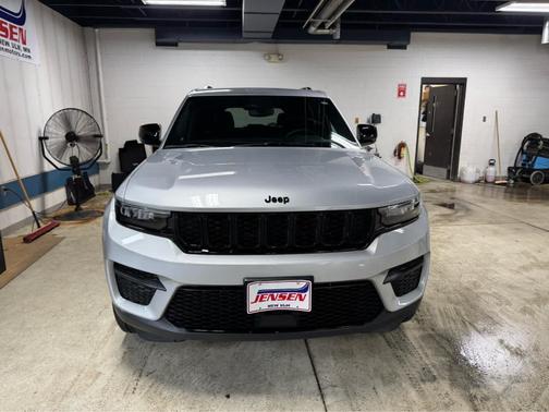 2024 Jeep Grand Cherokee Laredo