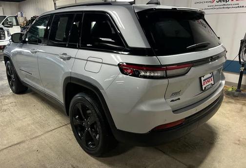 2024 Jeep Grand Cherokee Laredo