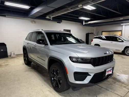 2024 Jeep Grand Cherokee Laredo