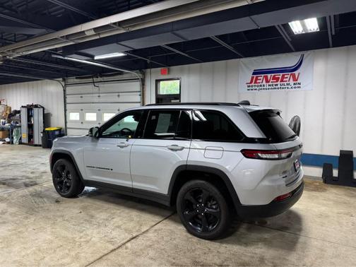 2024 Jeep Grand Cherokee Laredo