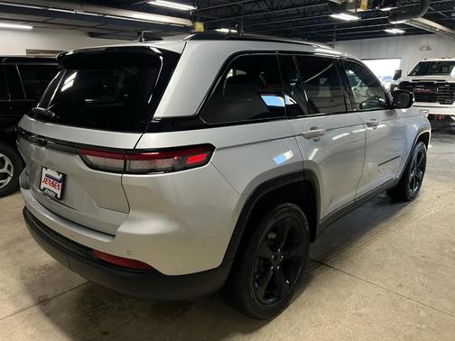2024 Jeep Grand Cherokee Laredo