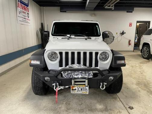 Photo 2 of 21 of 2018 Jeep Wrangler Unlimited Sport S