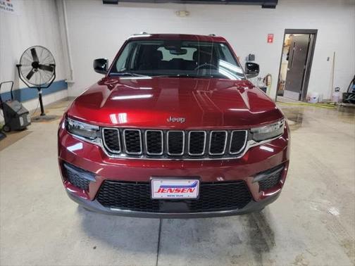 2023 Jeep Grand Cherokee Laredo 4x4