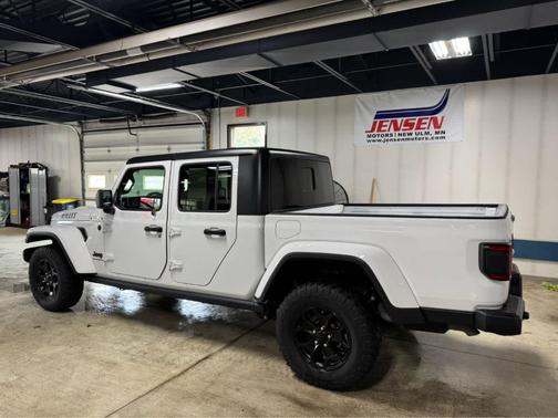 2021 Jeep Gladiator Sport