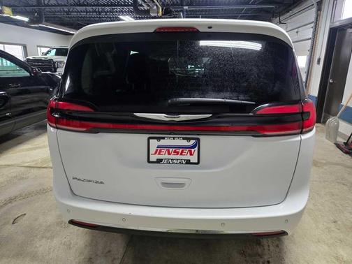 2024 Chrysler Pacifica Touring-L