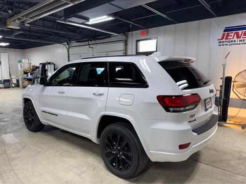 2022 Jeep Grand Cherokee WK Laredo