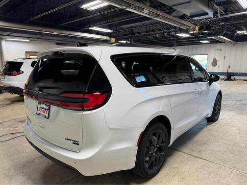 2026 Chrysler Pacifica Limited