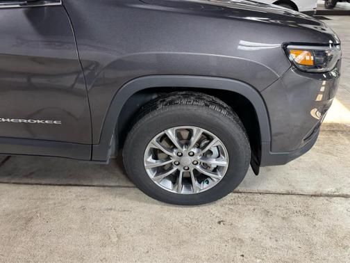 2022 Jeep Cherokee Latitude Lux
