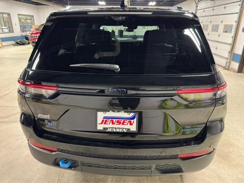 2022 Jeep Grand Cherokee 4xe Trailhawk