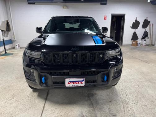 2022 Jeep Grand Cherokee 4xe Trailhawk