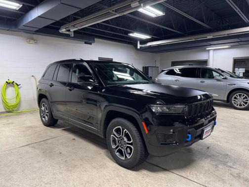 2022 Jeep Grand Cherokee 4xe Trailhawk