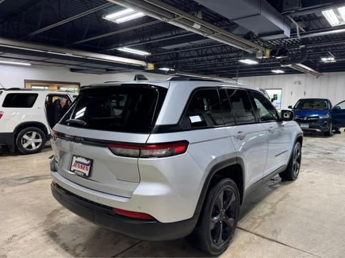 2024 Jeep Grand Cherokee Laredo