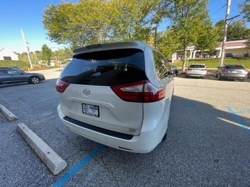2019 Toyota Sienna XLE