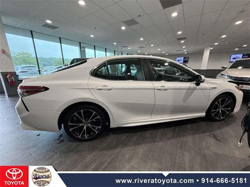 2019 Toyota Camry Hybrid SE