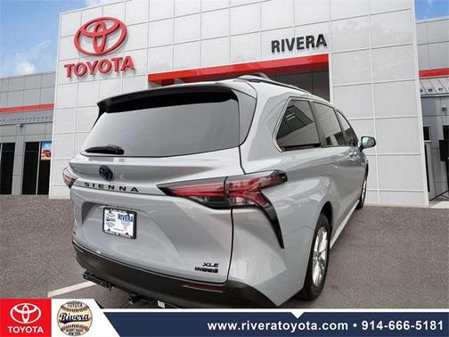 2022 Toyota Sienna Woodland Edition