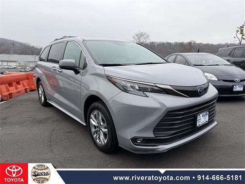 2022 Toyota Sienna Woodland Edition