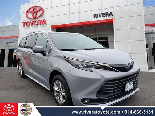 2022 Toyota Sienna Woodland Edition