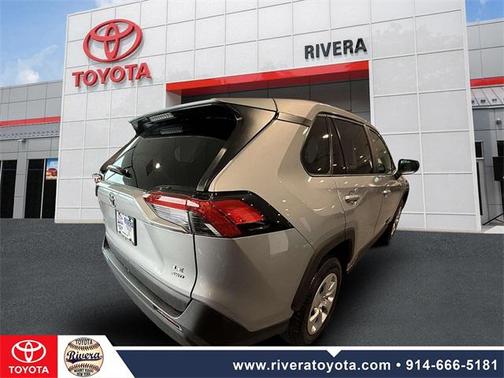 2022 Toyota RAV4 LE