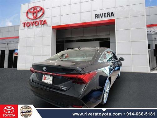 2022 Toyota Avalon Hybrid Limited