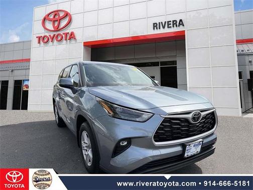 2022 Toyota Highlander LE