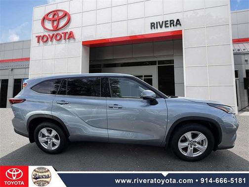 2022 Toyota Highlander LE