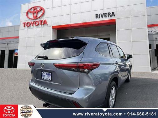 2022 Toyota Highlander LE