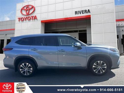 2022 Toyota Highlander Hybrid XLE
