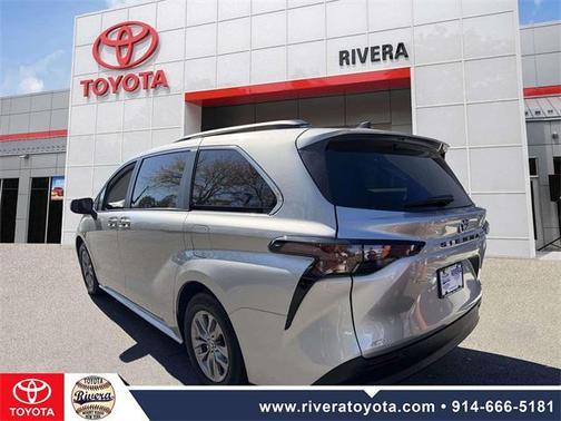 2023 Toyota Sienna XLE 7 Passenger