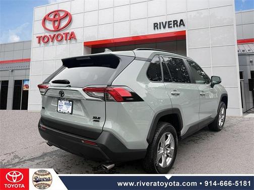 2022 Toyota RAV4 XLE