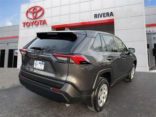 2023 Toyota RAV4 LE