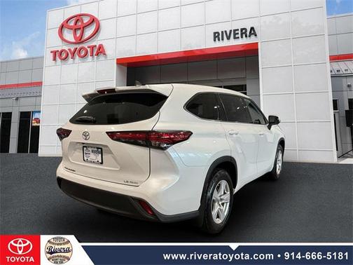 2022 Toyota Highlander LE