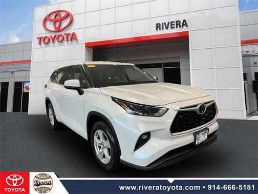 2022 Toyota Highlander LE