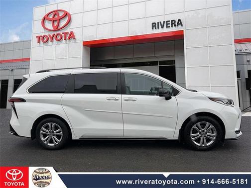 2023 Toyota Sienna XSE 7 Passenger