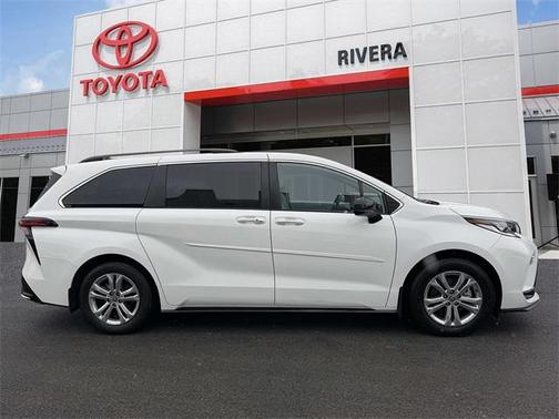 2023 Toyota Sienna XSE 7 Passenger