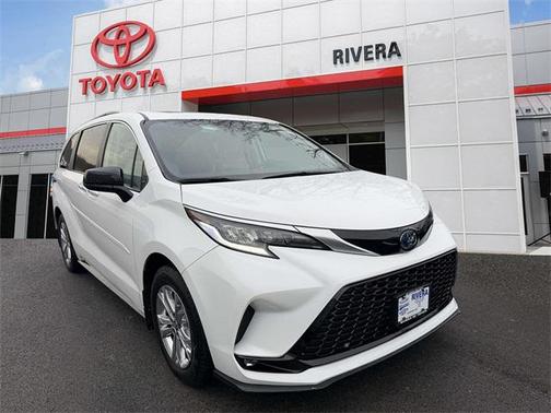 2023 Toyota Sienna XSE 7 Passenger